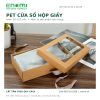 Ảnh tham khảo hộp giấy đựng khăn có cửa sổ nhựa trong; ENOMI cung cấp PET 50–125 mic và cắt tấm theo quy cách.