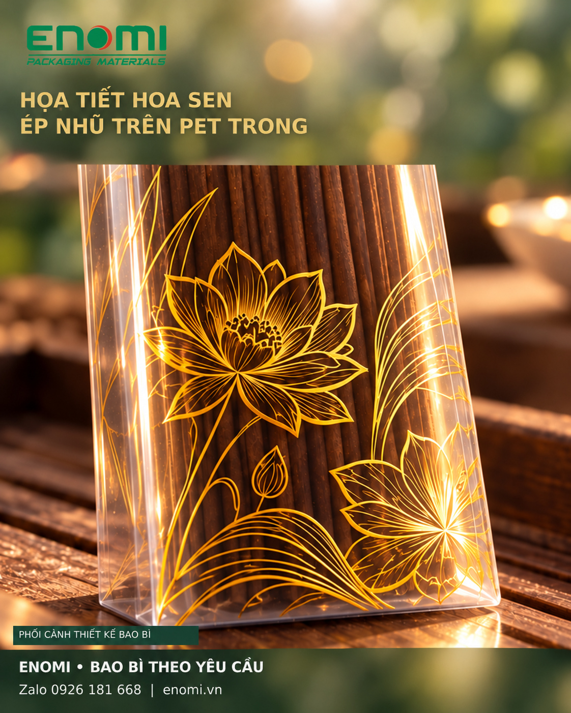 Cận cảnh hoa sen ép nhũ vàng trên PET trong; logo ENOMI không nền trắng, nền xanh làm nhạt theo mẫu duyệt